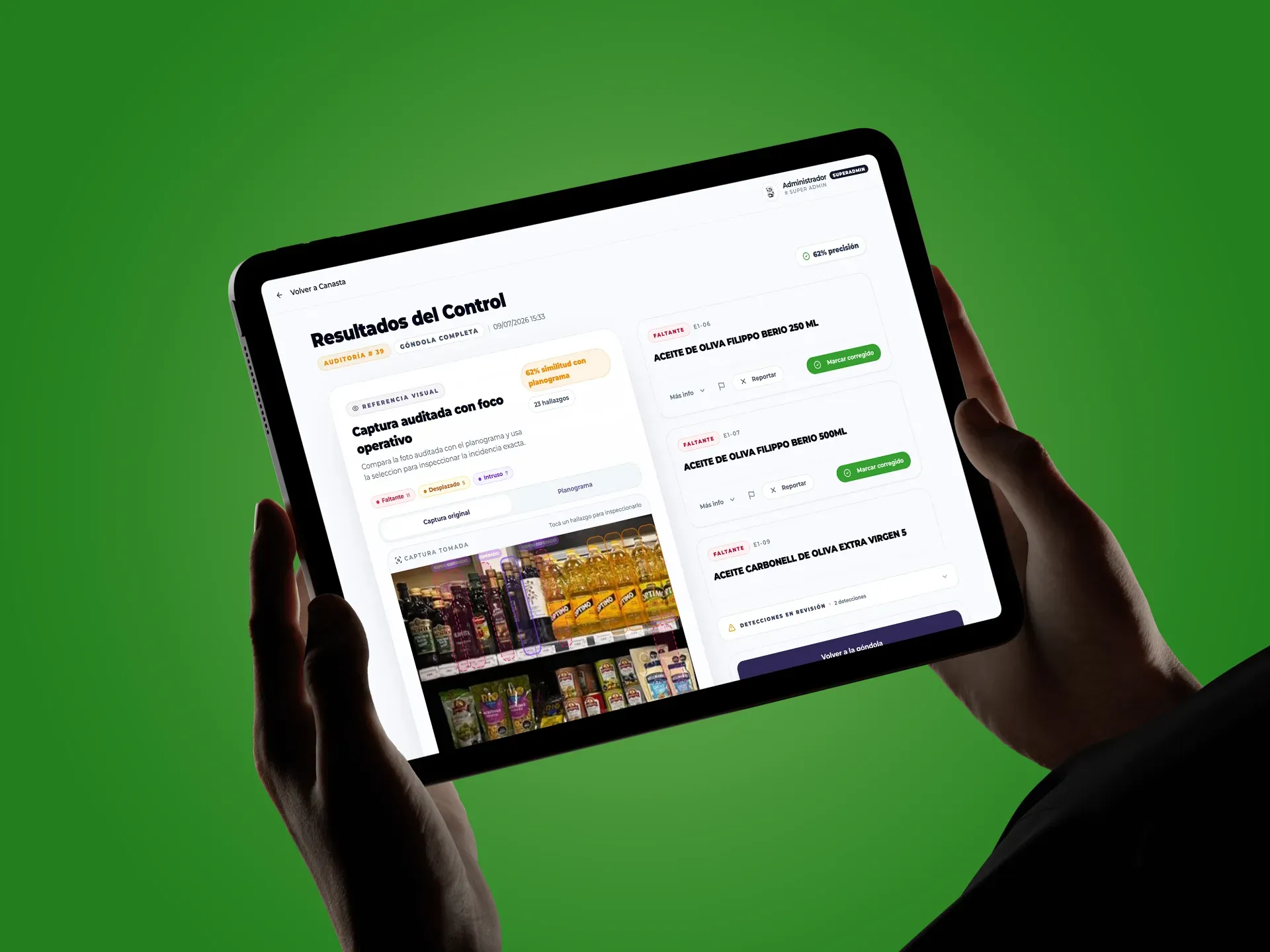 Tablet con los resultados del control de góndolas con IA de Kinko